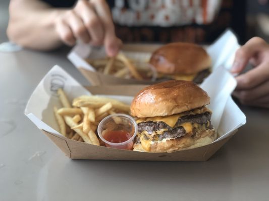 Hammee's Burgers by null