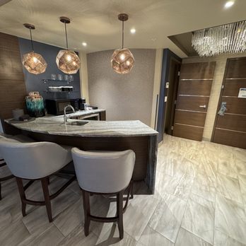 Amore - Bar in suite - Wine Bars Near Me - Grand Ronde, Oregon