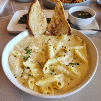 Luna Bistro Cafe - Creamy garlic parm pasta - New American Near Me - Long Beach, California