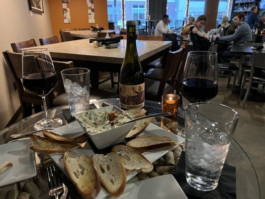 Nosh Restaurant and Wine Lounge by null