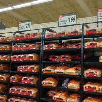 Cub - Shakopee - shelves of bread and rolls - Grocery Near Me - Shakopee, Minnesota
