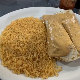 Burros Chipotle - Grilled Chicken Burritos with chipotle cheese sauce. Burros Chipotle - Grilled Chicken Burritos with chipotle cheese sauce.