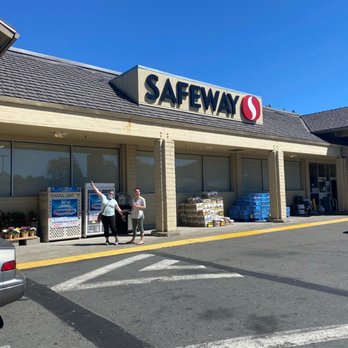 Safeway - a safeway store with a woman pushing a shopping cart - Grocery Near Me - Willits, California
