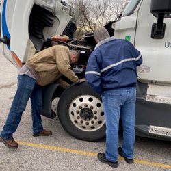 Sage Truck Driving Schools - Schnecksville - Sage student learning about front end vehicle components from instructor.