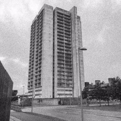 Herlev Hospital - Herlev hospital bringerne tankerne hen på Sovietunions betonbyggeri i Østberlin i 60'erne.