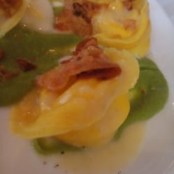 La Cantinetta - Ravioli ripieni di provola su crema di piselli