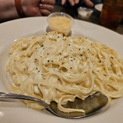 Lion's Den Restaurant - Fettuccine Alfredo