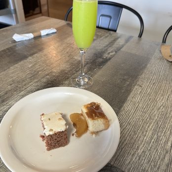 The Country Farmhouse - Dessert and Kiwi mimosas - Buffets Near Me - Morris, Illinois The Country Farmhouse - Dessert and Kiwi mimosas - Buffets Near Me - Morris, Illinois