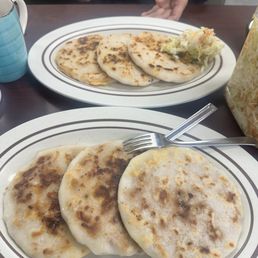 Pupusas con harina de arroz Pupusas con harina de arroz