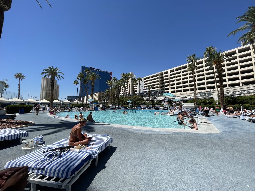 ARCADE AT THE HORSESHOE CENTER STRIP Updated April 2024 98 Photos