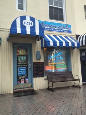 Sandwiches by the Sea by null