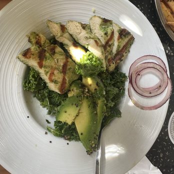 Maui Brewing Co. - Kailua - Kale salad with chicken - Breweries Near Me - Kailua, Hawaii Maui Brewing Co. - Kailua - Kale salad with chicken - Breweries Near Me - Kailua, Hawaii