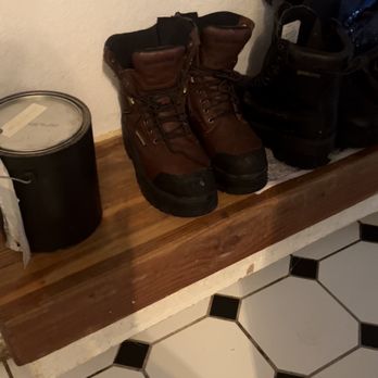 Suzye's Spotless Specialies - The hall closet is literally 2ft from this bench & instead of putting them away they left dirty boots where guests would sit. - Office Cleaning Near Me - Wasilla, Alaska Suzye's Spotless Specialies - The hall closet is literally 2ft from this bench & instead of putting them away they left dirty boots where guests would sit. - Office Cleaning Near Me - Wasilla, Alaska