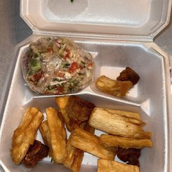 Cristo Rey Restaurant and Bakery - ONLY 4 pieces of chicharrón!!! Smh