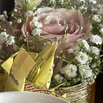 Little Hen - Rose arrangement - Breakfast & Brunch Near Me - Weston, Florida Little Hen - Rose arrangement - Breakfast & Brunch Near Me - Weston, Florida