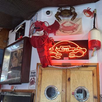 Tony's Crab Shack - Inside the restaurant - Seafood Near Me - Bandon, Oregon Tony's Crab Shack - Inside the restaurant - Seafood Near Me - Bandon, Oregon