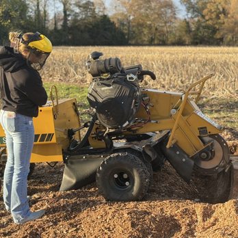 Taylor’s Precision Stump Grinding + - Got some assistance on this one - Tree Services Near Me - Gloucester, Virginia Taylor’s Precision Stump Grinding + - Got some assistance on this one - Tree Services Near Me - Gloucester, Virginia