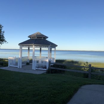 Freshwater Tavern - Gorgeous view - New American Near Me - Gladstone, Michigan Freshwater Tavern - Gorgeous view - New American Near Me - Gladstone, Michigan