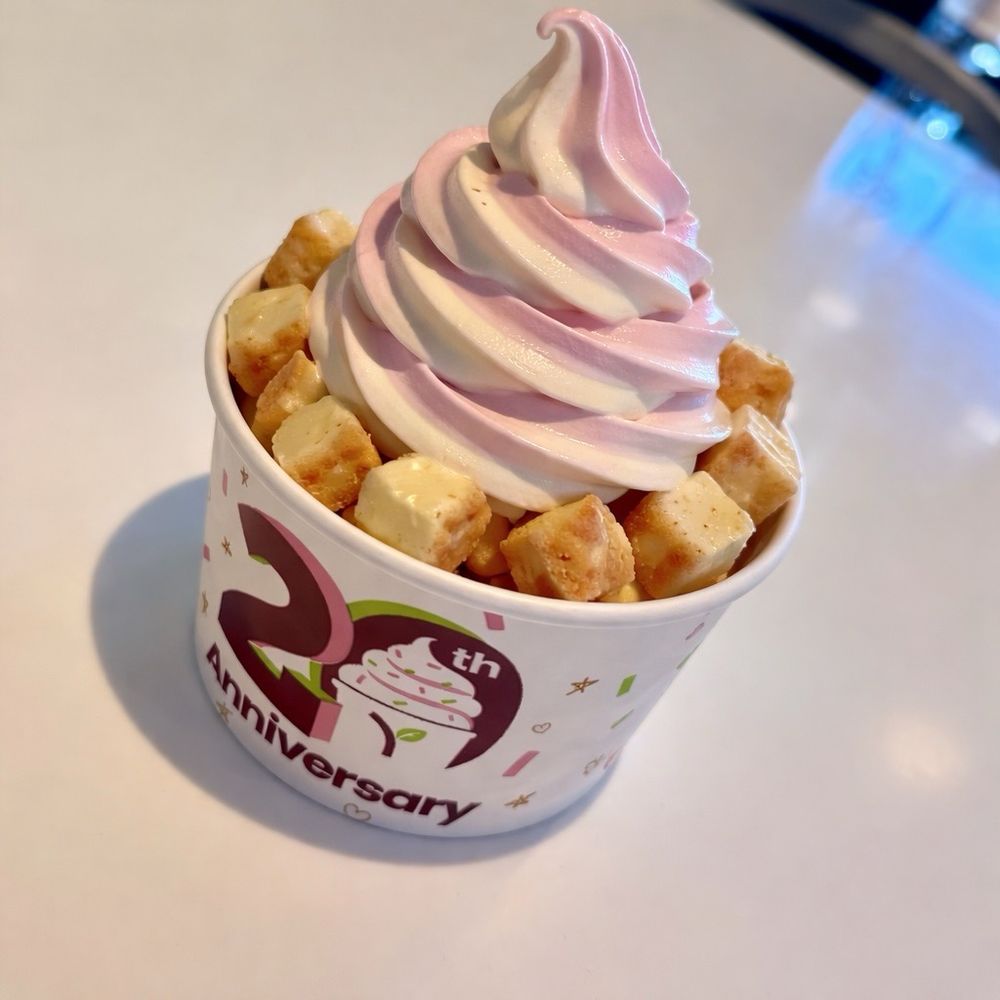 Yogurtland - Fresh Strawberry and Cheesecake with Cheesecake Bites toppings - Ice Cream & Frozen Yogurt Near Me - Hanford, California Yogurtland - Fresh Strawberry and Cheesecake with Cheesecake Bites toppings - Ice Cream & Frozen Yogurt Near Me - Hanford, California