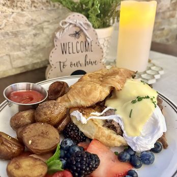 Honeybees - Eggs benedict - Coffee & Tea Near Me - San Diego, California Honeybees - Eggs benedict - Coffee & Tea Near Me - San Diego, California