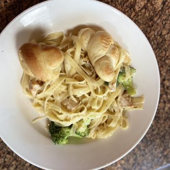 BJ's Restaurant & Brewhouse - Lunch Grilled Chicken Alfredo - Pizza Near Me - Laguna Hills, California