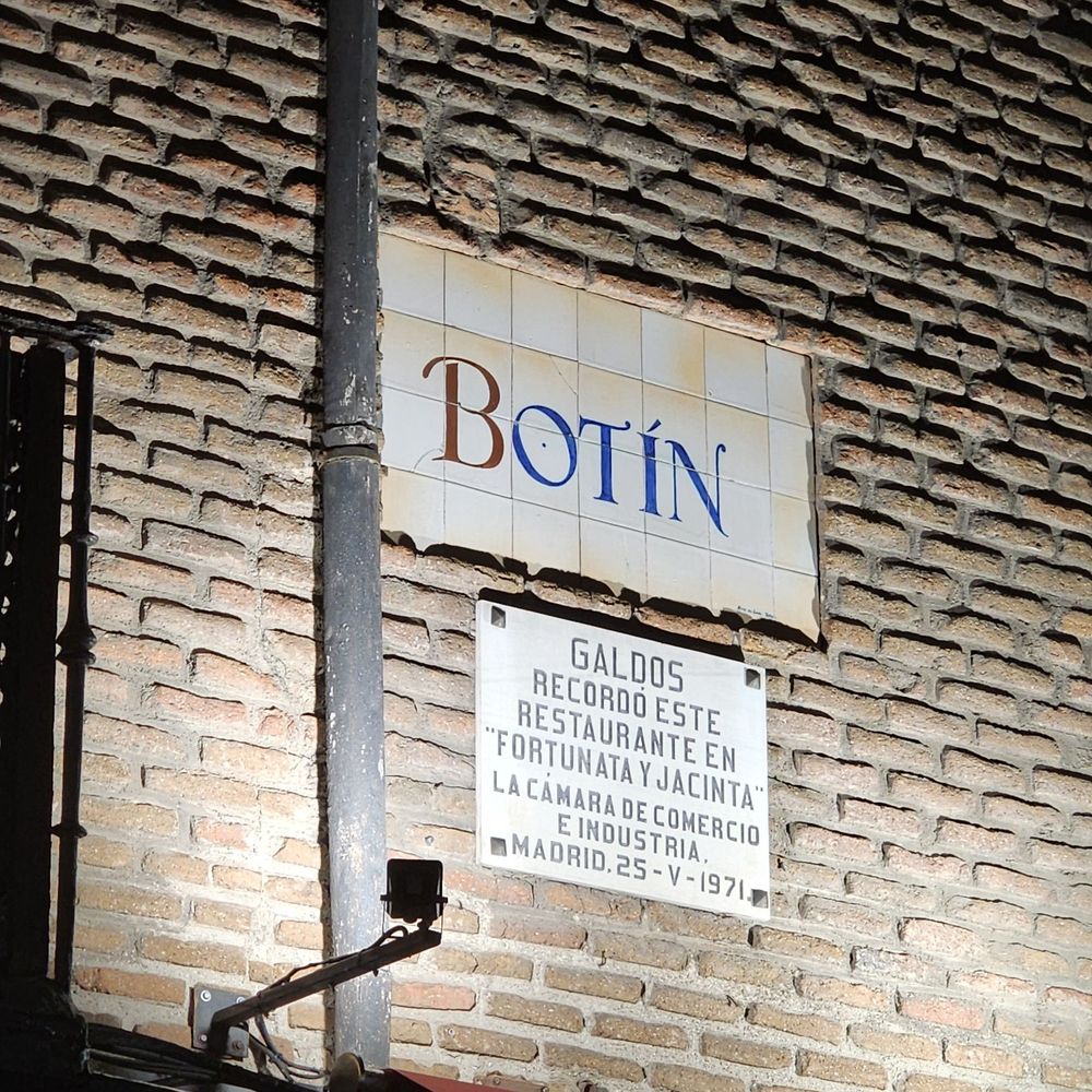 Botín - Outside sign - Spanish Near Me - Madrid, M