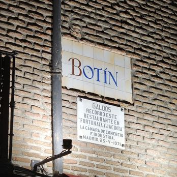 Botín - Outside sign - Spanish Near Me - Madrid, M