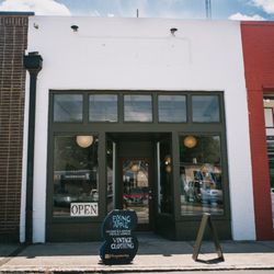 Flying Apple Vintage - Flying Apple Vintage's storefront