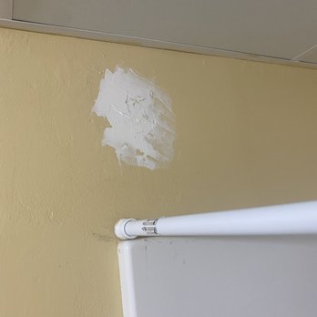 Baymont by Wyndham Clinton - Place where shower rail was removed and replaced with shower rod that fell off when getting out of shower - Hotels Near Me - Clinton, Tennessee