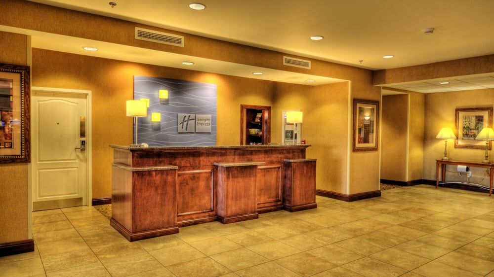 HOLIDAY INN EXPRESS & SUITES SIOUX CITY SOUTHERN HILLS 49 Photos
