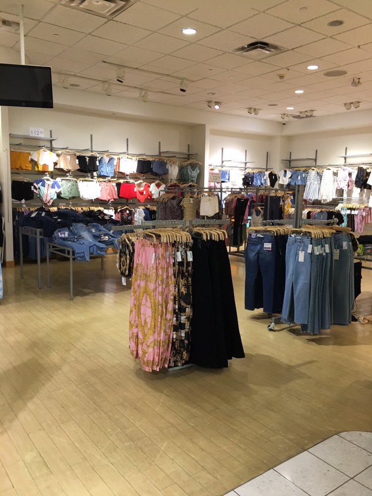 PAPAYA CLOTHING Updated August 2024 13350 Dallas Pkwy, Dallas, Texas Accessories Phone