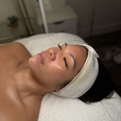 Saras Skinn - Facial