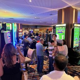 Line waiting for Alex Ramon @ Caesars Republic