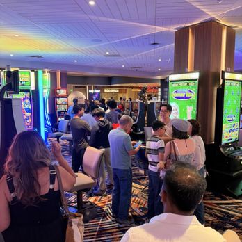 Alex Ramon Magic - Line waiting for Alex Ramon @ Caesars Republic - Magicians Near Me - Stateline, Nevada