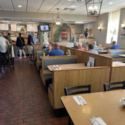 Mom's Restaurant - Front room