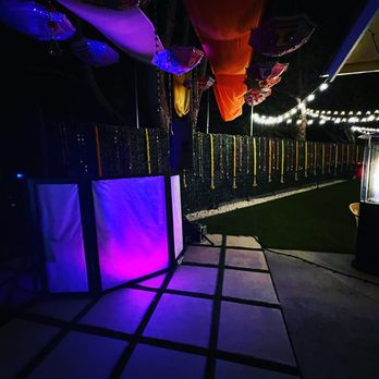 Trilla Soundz - a purple and blue light - DJs Near Me Trilla Soundz - a purple and blue light - DJs Near Me