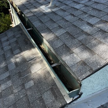 Skyline Energy Roofing - Before: view of gutter/fascia with only partial flashing - Roofing Near Me - North Hollywood, California Skyline Energy Roofing - Before: view of gutter/fascia with only partial flashing - Roofing Near Me - North Hollywood, California