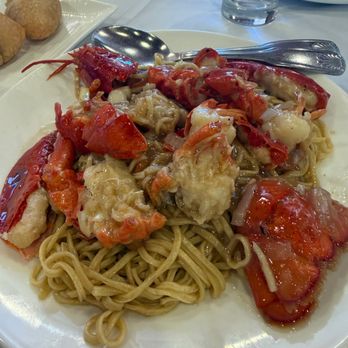 Golden Sand Harbor - Lobster with braised e-fu noodles. - Dim Sum Near Me - Dublin, California Golden Sand Harbor - Lobster with braised e-fu noodles. - Dim Sum Near Me - Dublin, California