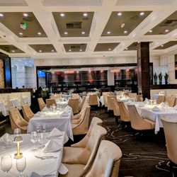 Larsen's Steakhouse - Dining Room