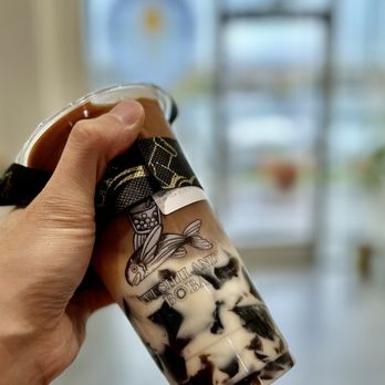 Wushiland Boba Katy - Oooooooolong tea latte with grass jelly. The grass jelly is so good! Oat milk is not extra. I love this place! Must have more! - Bubble Tea Near Me - Katy, Texas