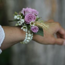 Conter Fleurette - Bracelet floral pour mariage ou graduation.
