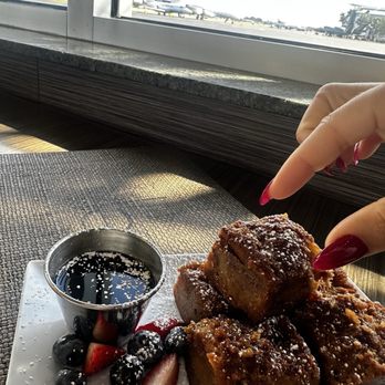 Jet Runway Cafe - American Near Me - Fort Lauderdale, Florida