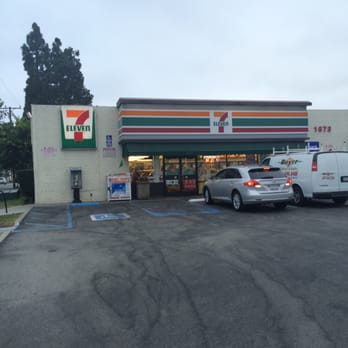 7-Eleven - the exterior of a 7 - eleven restaurant - Convenience Stores Near Me - Costa Mesa, California