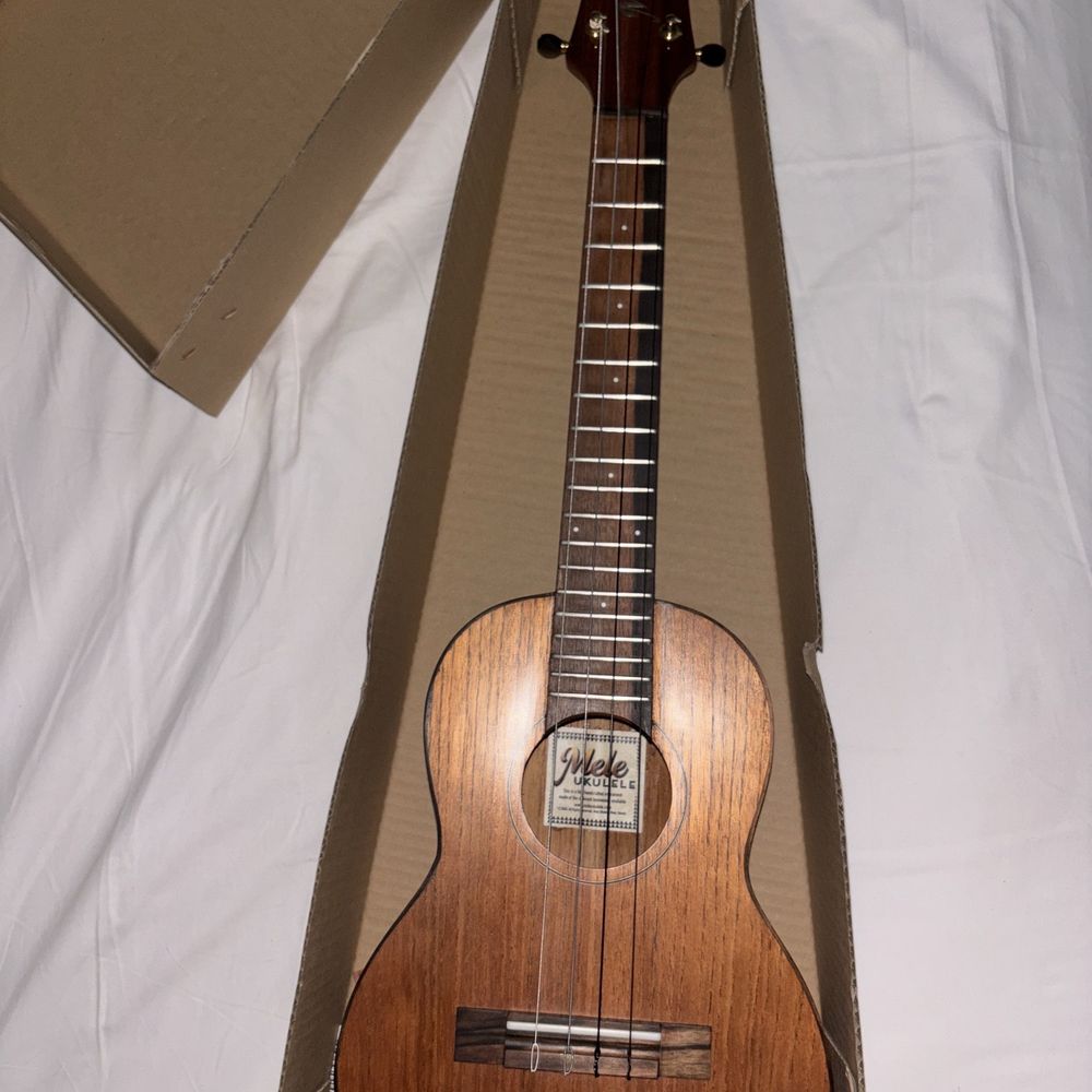Tenor, mahogany, each ukulele is unique and evident by the grain and color differences. Pretty to look at and even prettier sounding.