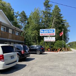 Whispering Pines Motel - Motel sign