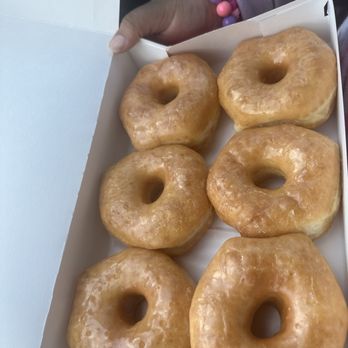Shipley Do-Nuts - 6 hot glazed donuts - Donuts Near Me - Houston, Texas Shipley Do-Nuts - 6 hot glazed donuts - Donuts Near Me - Houston, Texas