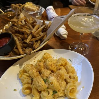 Von's 1000Spirits - Original Mac and 4 Cheeses, Hand Cut Today Fries - New American Near Me - Seattle, Washington