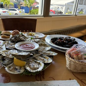 Captain's - Mussels..oysters..crab cocktail...escargot..cheese cake - Bars Near Me - Forked River, New Jersey