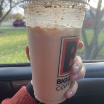 Biggby Coffee - Springboro - a hand holding a cup of coffee - Bagels Near Me - Springboro, Ohio Biggby Coffee - Springboro - a hand holding a cup of coffee - Bagels Near Me - Springboro, Ohio