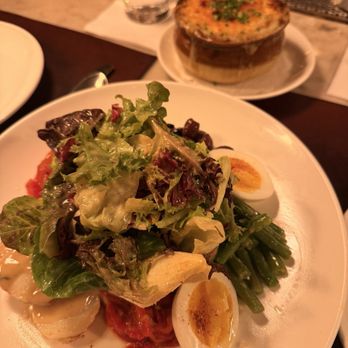 Cafe Cluny - Niçoise salad and French onion soup - Breakfast & Brunch Near Me - New York, New York